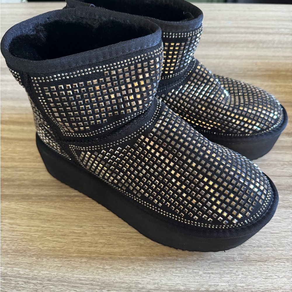Cape Robbin Black and Gold Ankle Boots